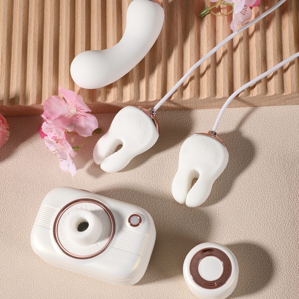 BeYourLover reveals ALBERTA: An App-Controlled Suction Vibrator & Nipple Clamp with a Gorgeous Camera Design 3 ALBERTA 1