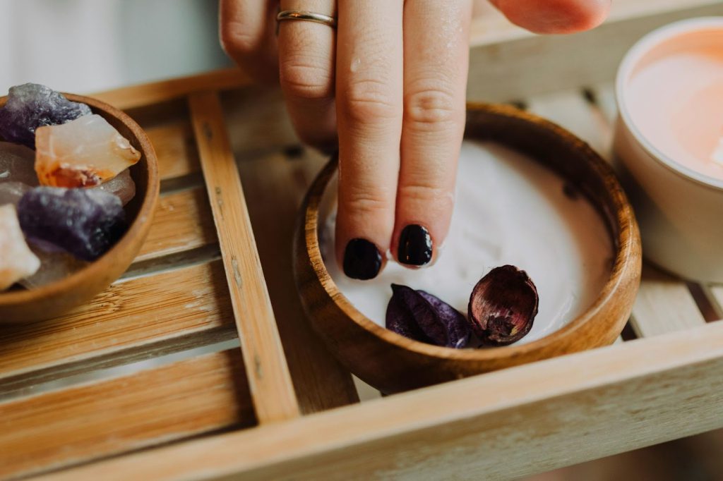 What Is a Tantric Yoni Massage: The Sensual Practice That Can Change Your Love Life 2 How to Prepare for a Yoni Massage